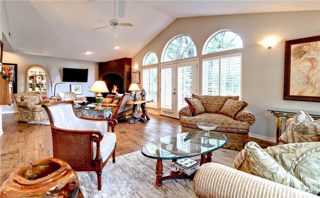 811 E Township Street, Fayetteville, AR 72703