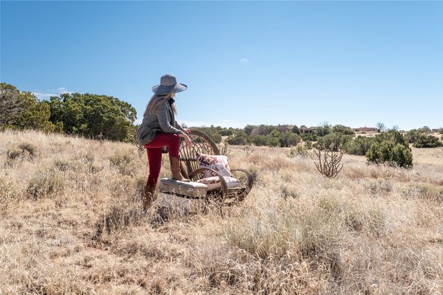 15 Chapala, Santa Fe, NM 87508