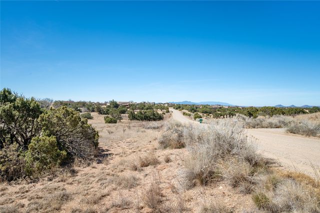 15 Chapala, Santa Fe, NM 87508