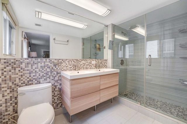 1532 Drexel Ave 202, Miami Beach, FL 33139