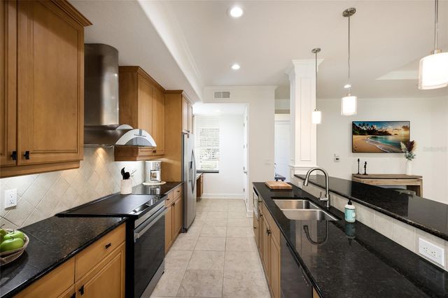 7906 ST SIMONS STREET 7906, University Park, FL 34201