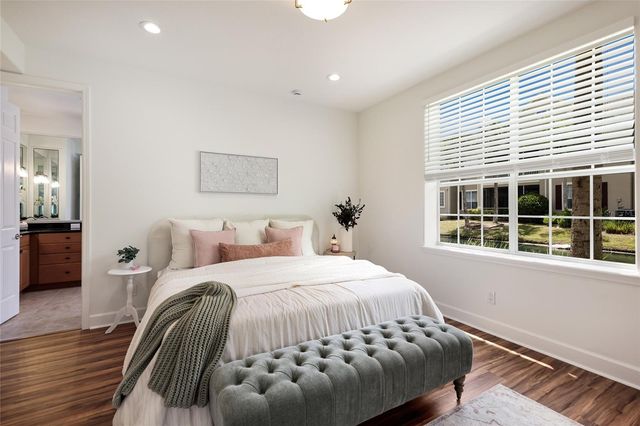 7906 ST SIMONS STREET 7906, University Park, FL 34201