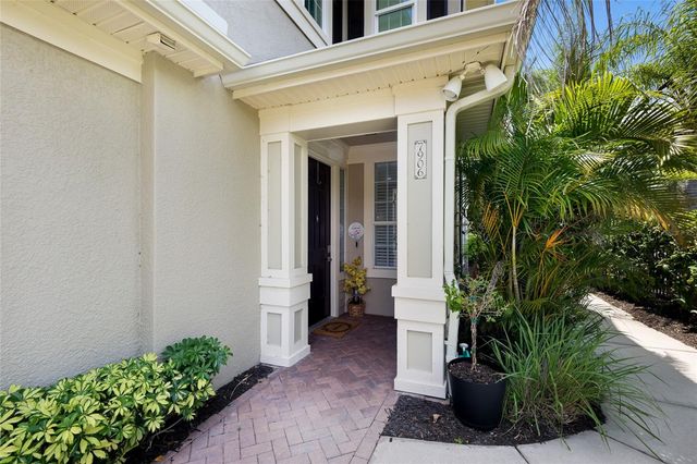 7906 ST SIMONS STREET 7906, University Park, FL 34201