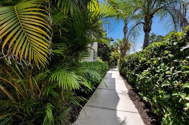 7906 ST SIMONS STREET 7906, University Park, FL 34201