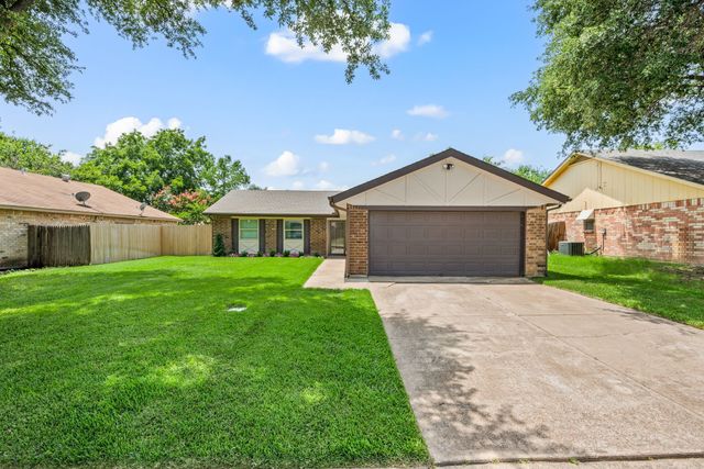 7529 Evergreen Drive, Watauga, TX 76148