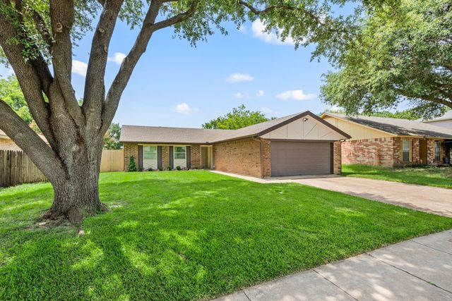 7529 Evergreen Drive, Watauga, TX 76148