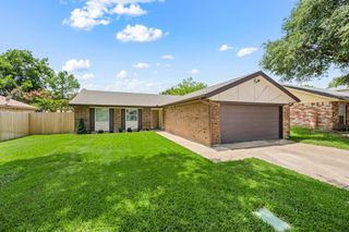 7529 Evergreen Drive, Watauga, TX 76148