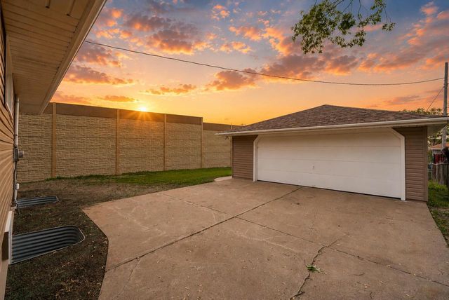 4550 S 47th STREET, Greenfield, WI 53220