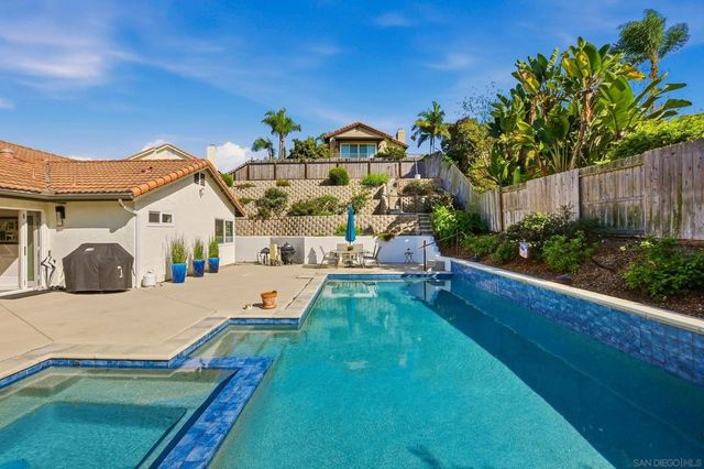 1693 Honeysuckle Ct, Encinitas, CA 92024