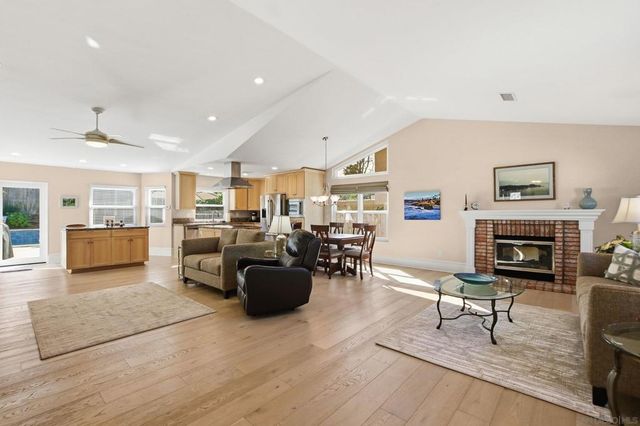 1693 Honeysuckle Ct, Encinitas, CA 92024