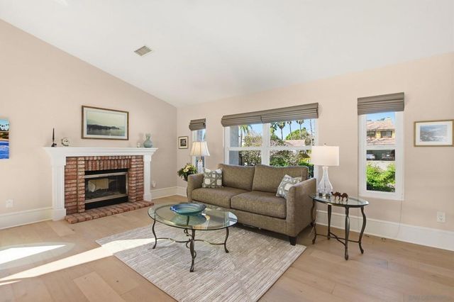 1693 Honeysuckle Ct, Encinitas, CA 92024