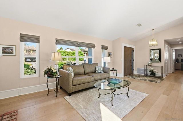 1693 Honeysuckle Ct, Encinitas, CA 92024