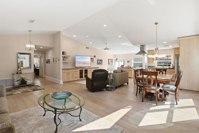 1693 Honeysuckle Ct, Encinitas, CA 92024