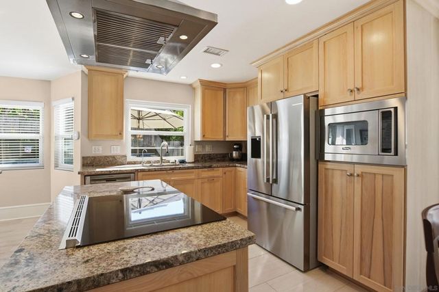 1693 Honeysuckle Ct, Encinitas, CA 92024