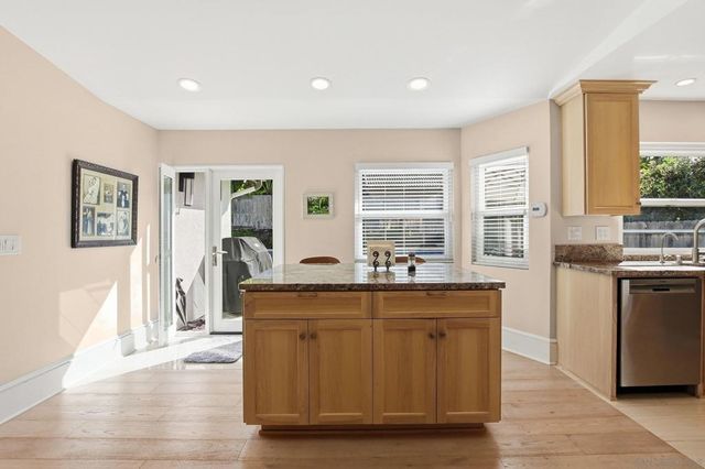 1693 Honeysuckle Ct, Encinitas, CA 92024