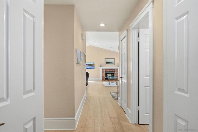 1693 Honeysuckle Ct, Encinitas, CA 92024