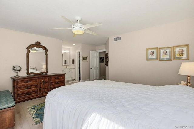 1693 Honeysuckle Ct, Encinitas, CA 92024