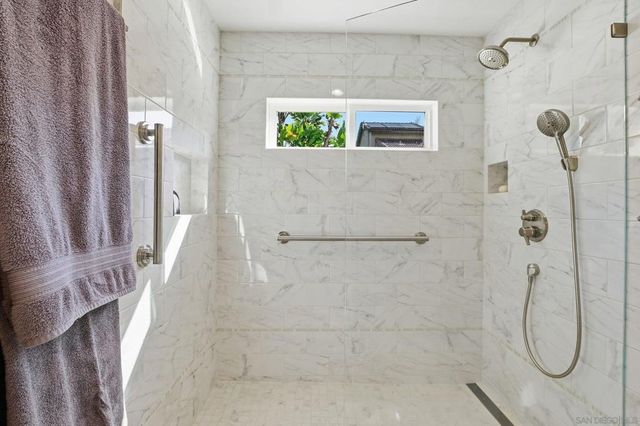 1693 Honeysuckle Ct, Encinitas, CA 92024