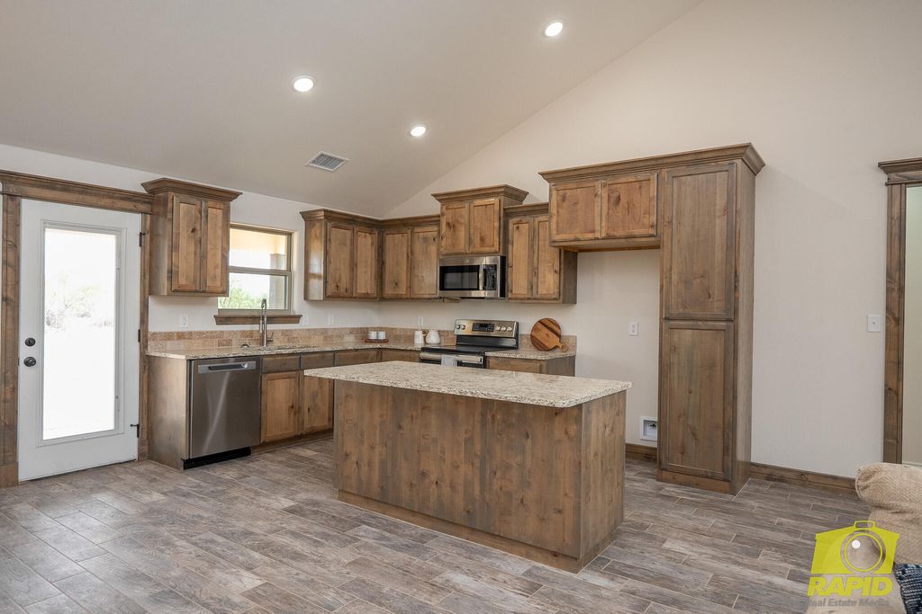 Image 7 of property listing at 9698 Jaguar Trail, San Angelo, TX 76901