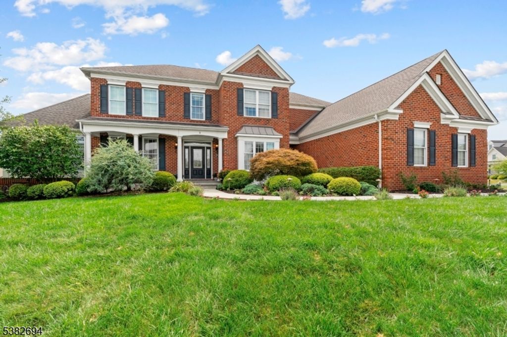 5 Erin Place, Raritan Twp., NJ 08822