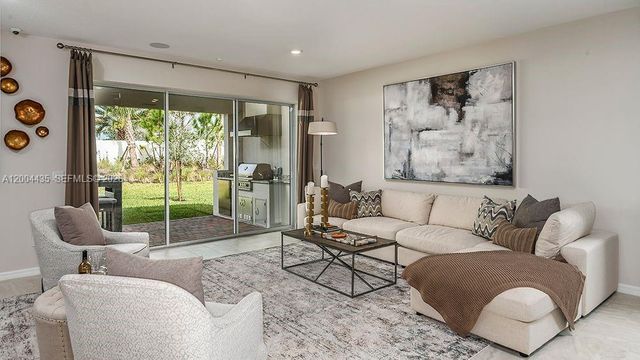 597 SE Ranch Oak Circle, Port St. Lucie, FL 34984