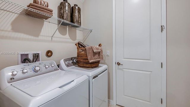 597 SE Ranch Oak Circle, Port St. Lucie, FL 34984