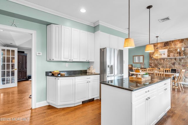 14 Winhar Place, Oceanport, NJ 07757