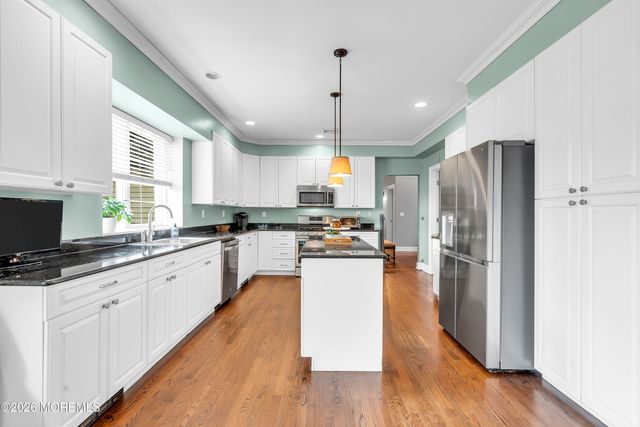 14 Winhar Place, Oceanport, NJ 07757