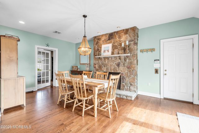 14 Winhar Place, Oceanport, NJ 07757