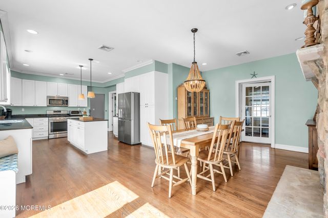 14 Winhar Place, Oceanport, NJ 07757