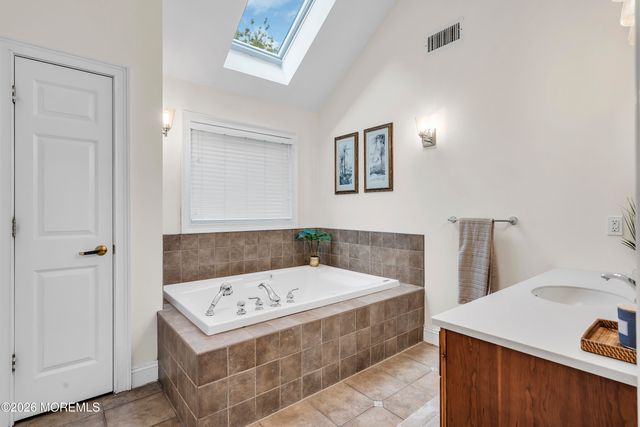 14 Winhar Place, Oceanport, NJ 07757