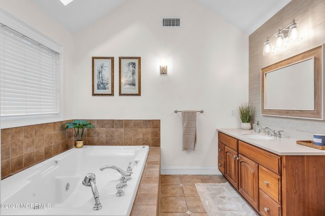 14 Winhar Place, Oceanport, NJ 07757