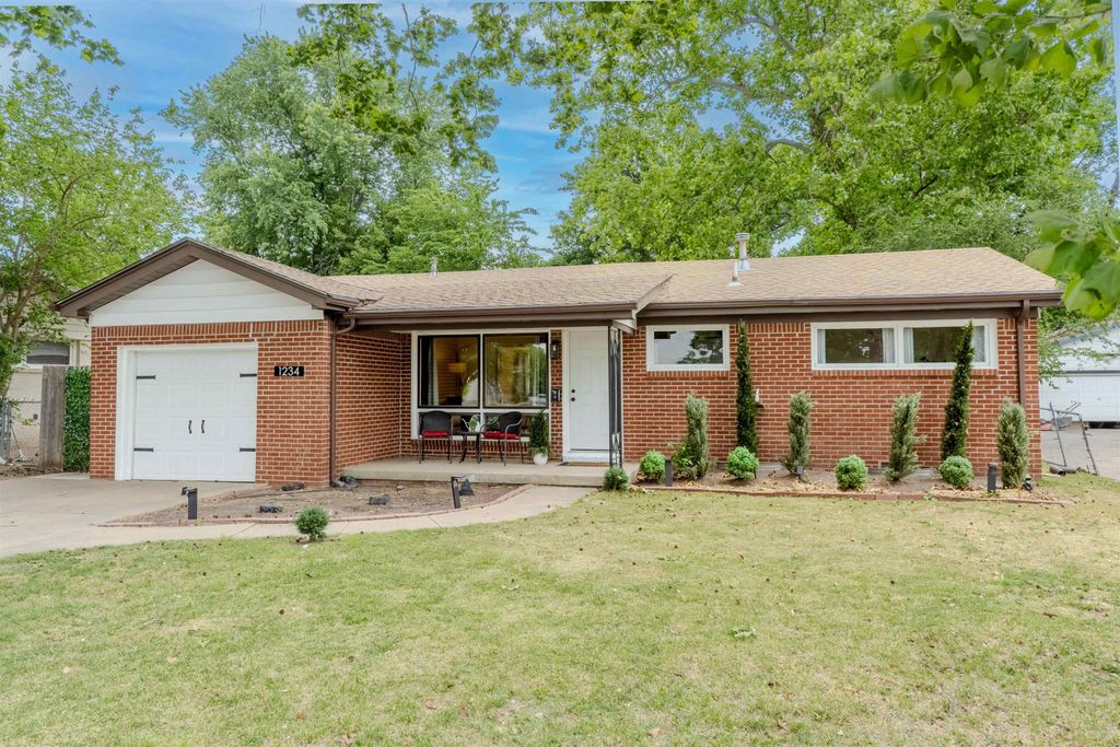 1234 N Buckner St, Derby, KS 67037