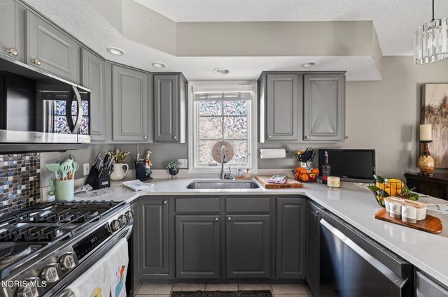 26442 E Wexford Drive, Perrysburg, OH 43551