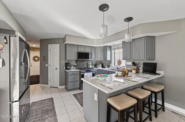 26442 E Wexford Drive, Perrysburg, OH 43551