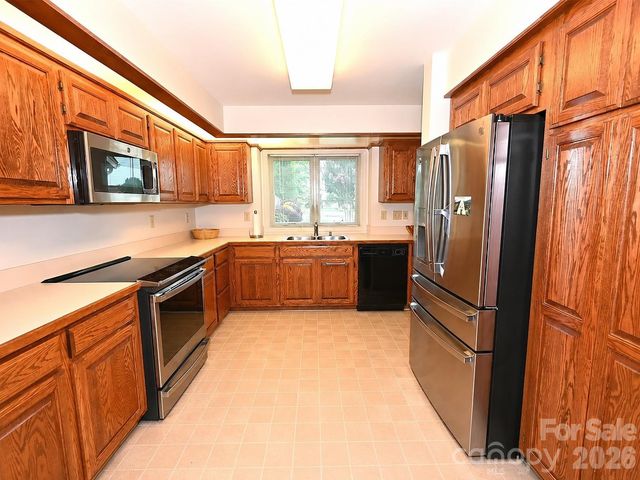 3675 Rock Bridge Drive NE, Conover, NC 28613