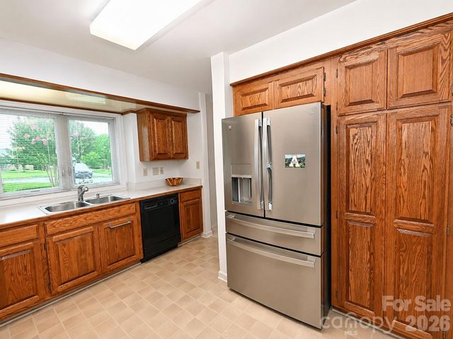 3675 Rock Bridge Drive NE, Conover, NC 28613