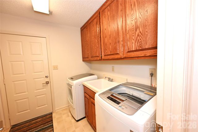 3675 Rock Bridge Drive NE, Conover, NC 28613