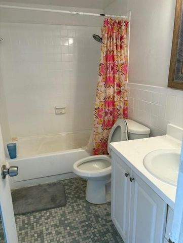 365 NE 125th Street 302, North Miami, FL 33161