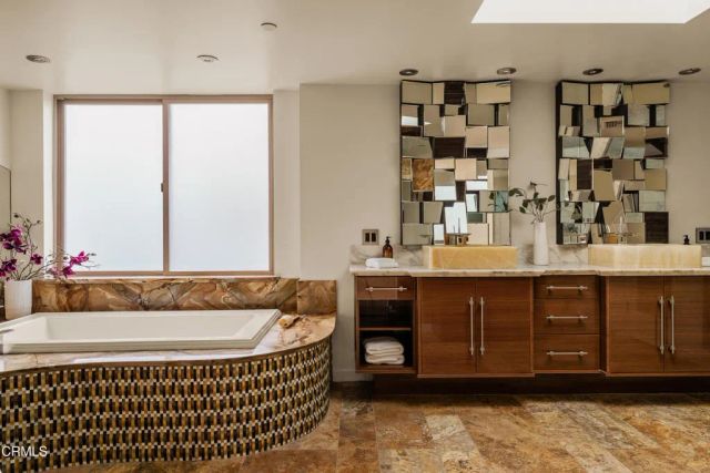 1825 Ocean Drive, Oxnard, CA 93035