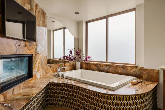 1825 Ocean Drive, Oxnard, CA 93035