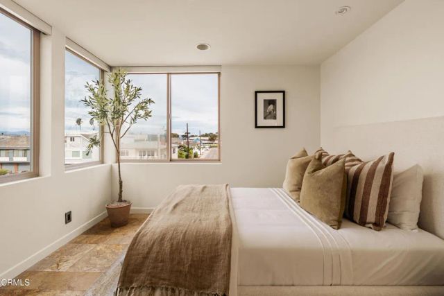 1825 Ocean Drive, Oxnard, CA 93035