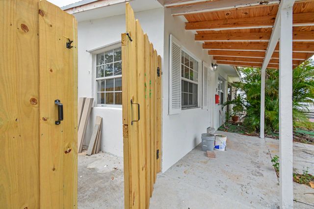 411b NE 57th Court, Oakland Park, FL 33334