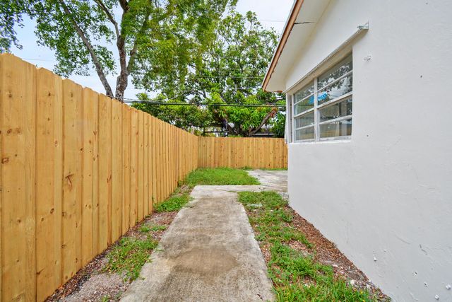 411b NE 57th Court, Oakland Park, FL 33334