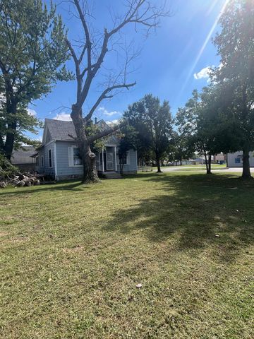 1011 S Madison Street, Webb City, MO 64870