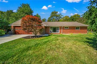 654 Robley Lane, Mayfield Village, OH 44040