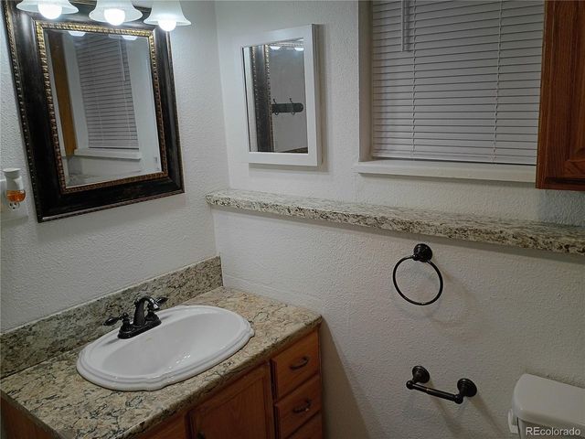 1525 S Holly St 101, Denver, CO 80222