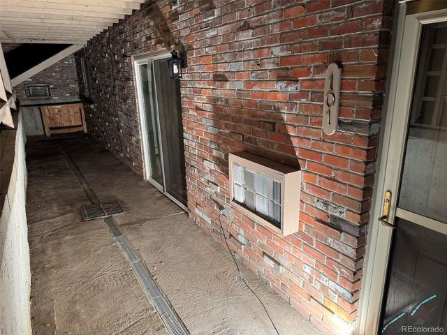 1525 S Holly St 101, Denver, CO 80222