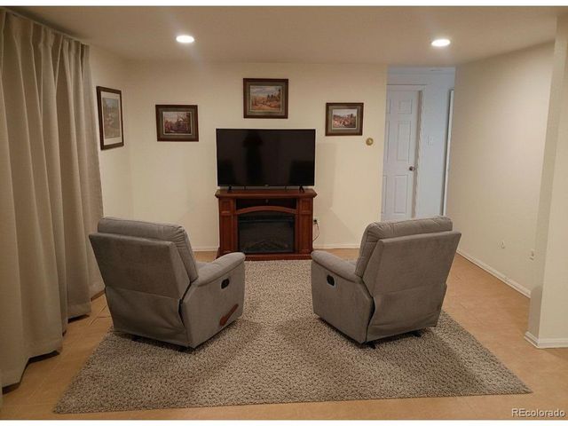 1525 S Holly St 101, Denver, CO 80222