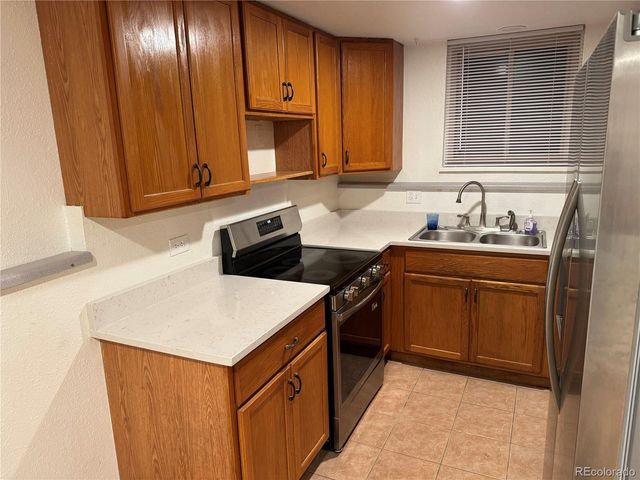 1525 S Holly St 101, Denver, CO 80222